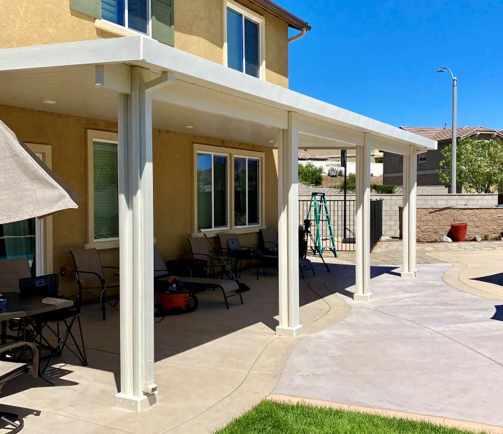 light colored patio cover with 4 posts and alumabase, along with overhead lights